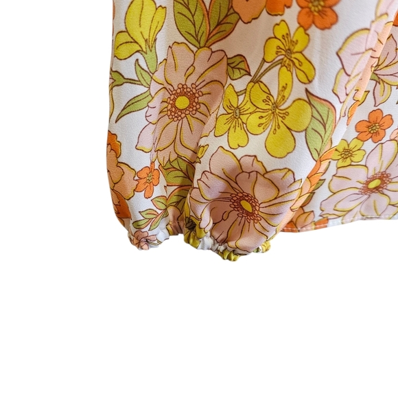 Square Neck Floral Blouse With A Tie Bottom. - Picture 5 of 5